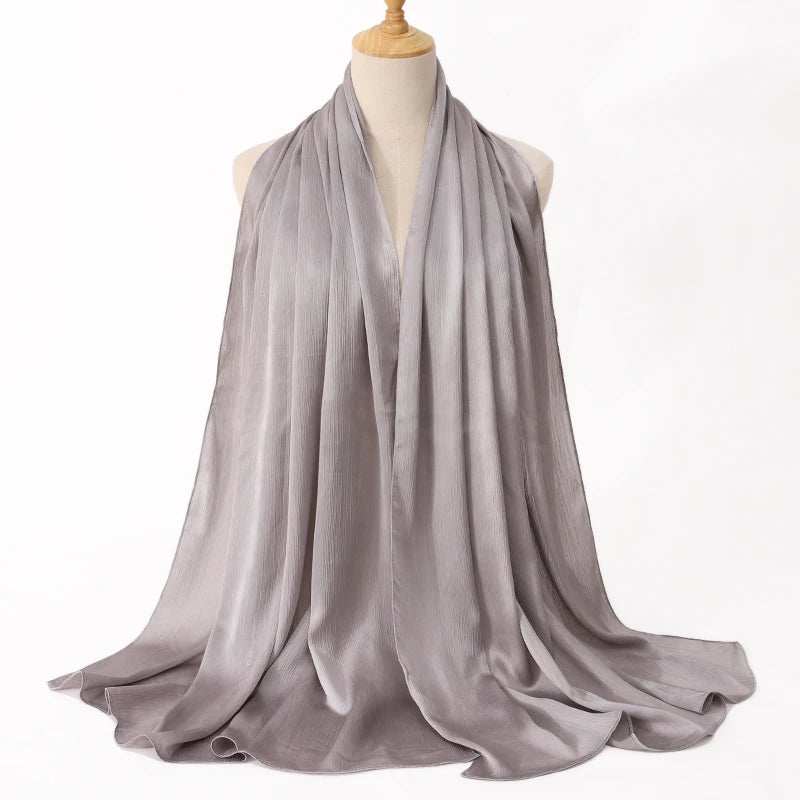 Medine Silk Crinkled Satin Hijab – Elegant & Lyxig Sjalscarf ✨