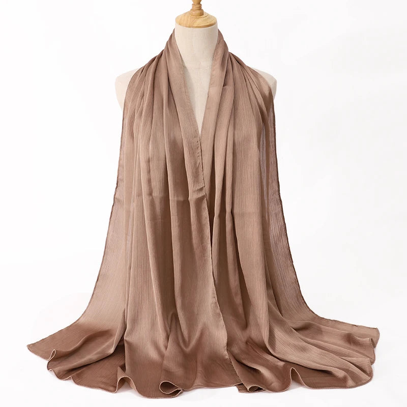 Medine Silk Crinkled Satin Hijab – Elegant & Lyxig Sjalscarf ✨