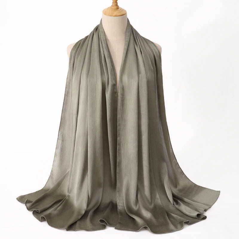Medine Silk Crinkled Satin Hijab – Elegant & Lyxig Sjalscarf ✨