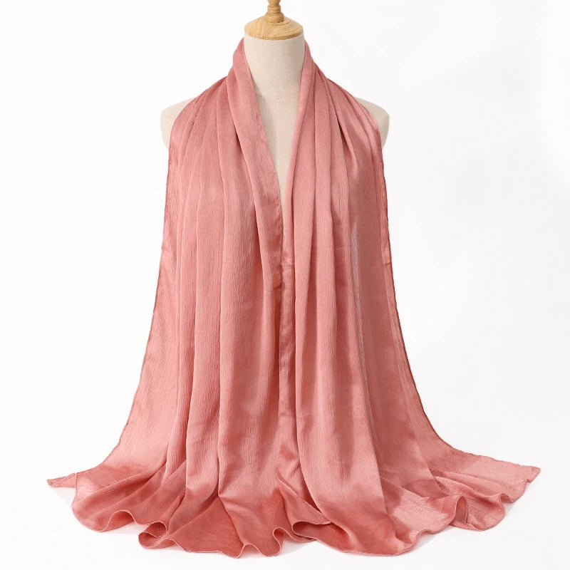 Medine Silk Crinkled Satin Hijab – Elegant & Lyxig Sjalscarf ✨