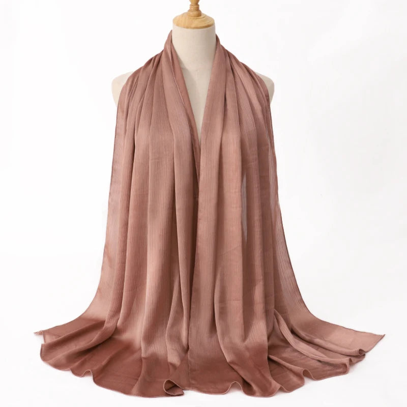 Medine Silk Crinkled Satin Hijab – Elegant & Lyxig Sjalscarf ✨