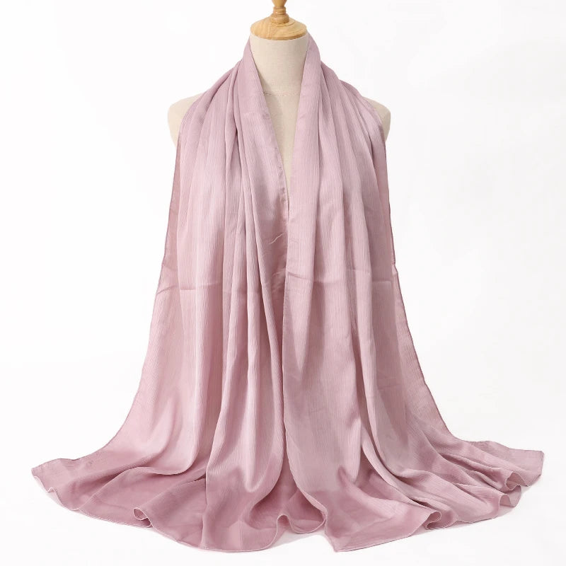 Medine Silk Crinkled Satin Hijab – Elegant & Lyxig Sjalscarf ✨