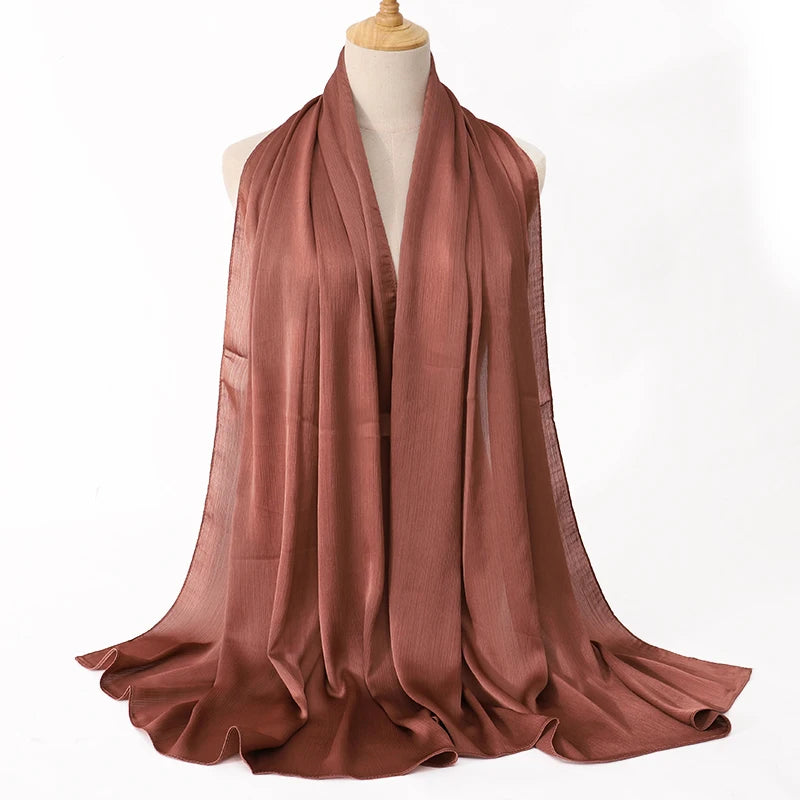 Medine Silk Crinkled Satin Hijab – Elegant & Lyxig Sjalscarf ✨