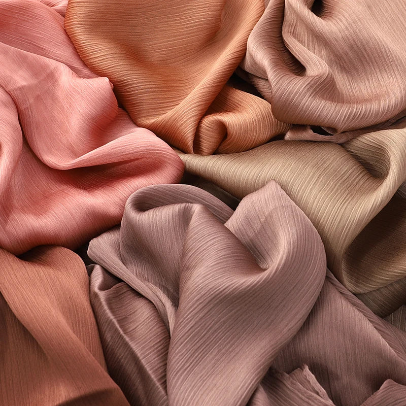 Medine Silk Crinkled Satin Hijab – Elegant & Lyxig Sjalscarf ✨