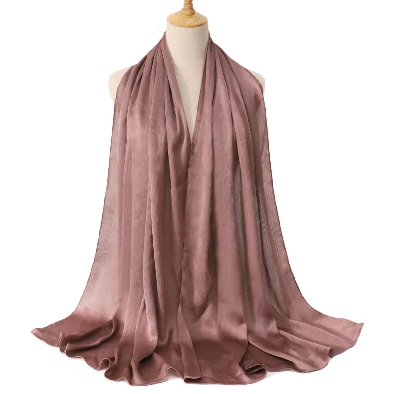 Medine Silk Crinkled Satin Hijab – Elegant & Lyxig Sjalscarf ✨