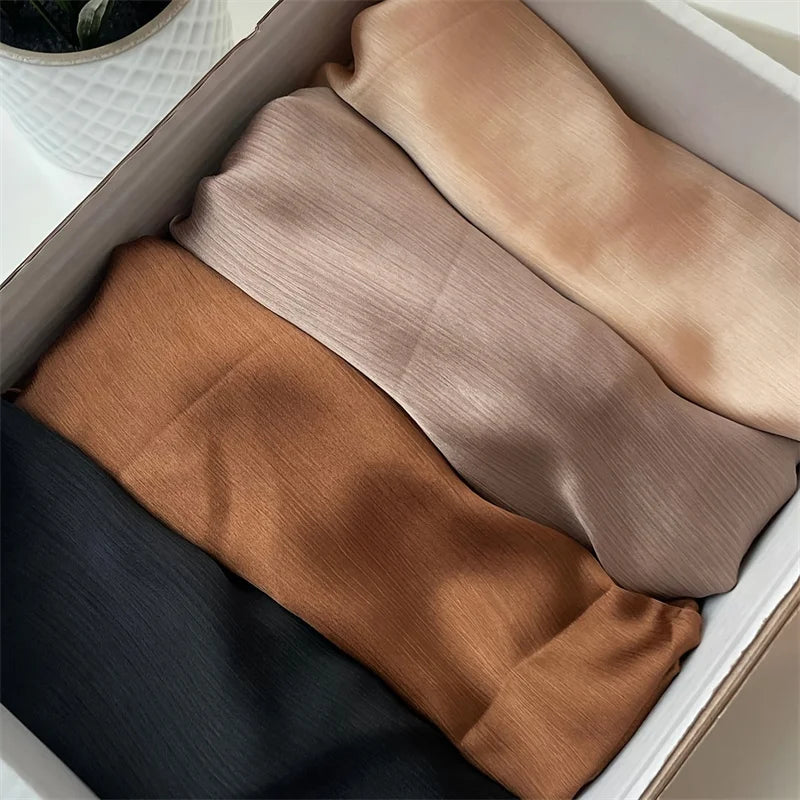 Medine Silk Crinkled Satin Hijab – Elegant & Lyxig Sjalscarf ✨