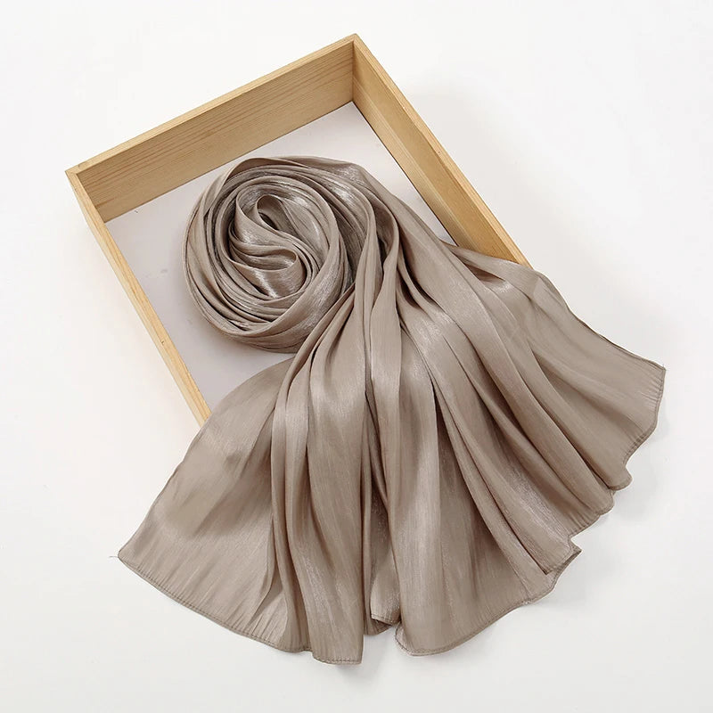 Premium Shimmer Silk Hijab – Lyxig Medine Silk Sjalscarf ✨