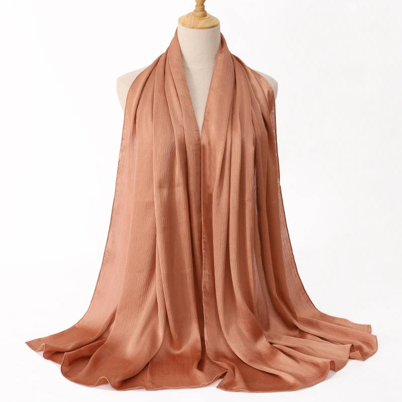 Medine Silk Crinkled Satin Hijab – Elegant & Lyxig Sjalscarf ✨