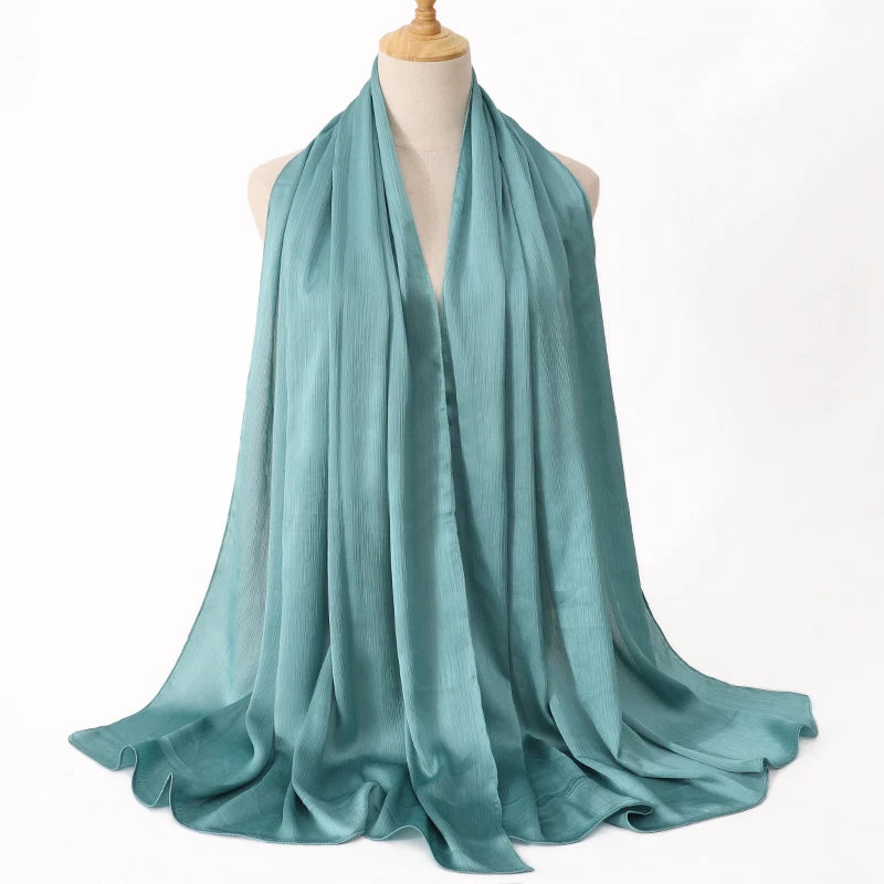 Medine Silk Crinkled Satin Hijab – Elegant & Lyxig Sjalscarf ✨